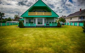 Raja Lake House